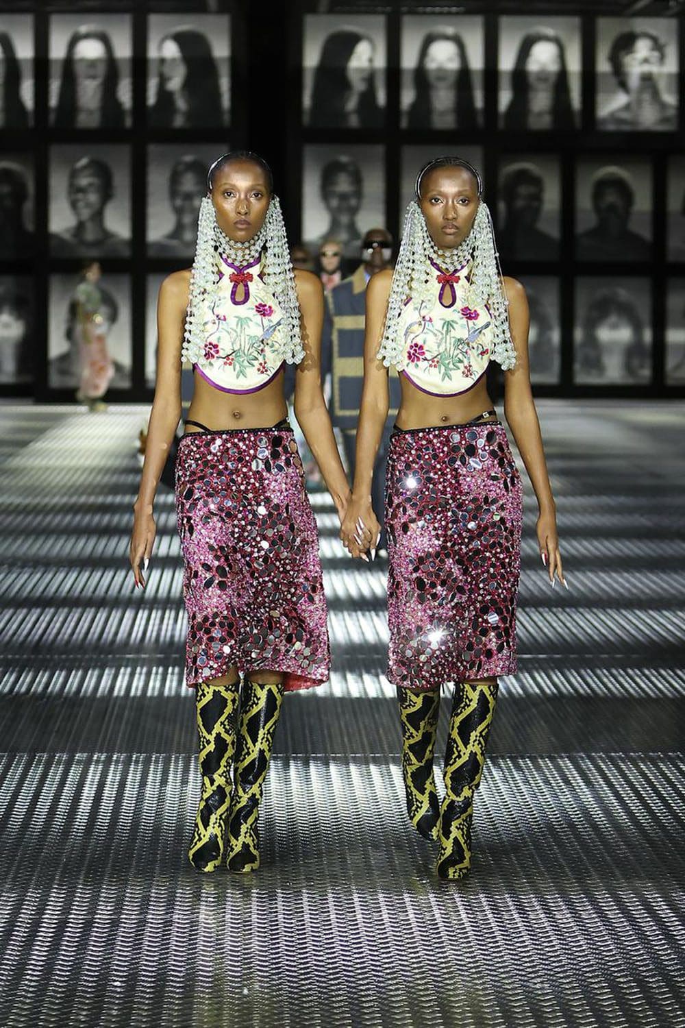 Gucci Primavera Verão 2023 Twinsburg Runway revista