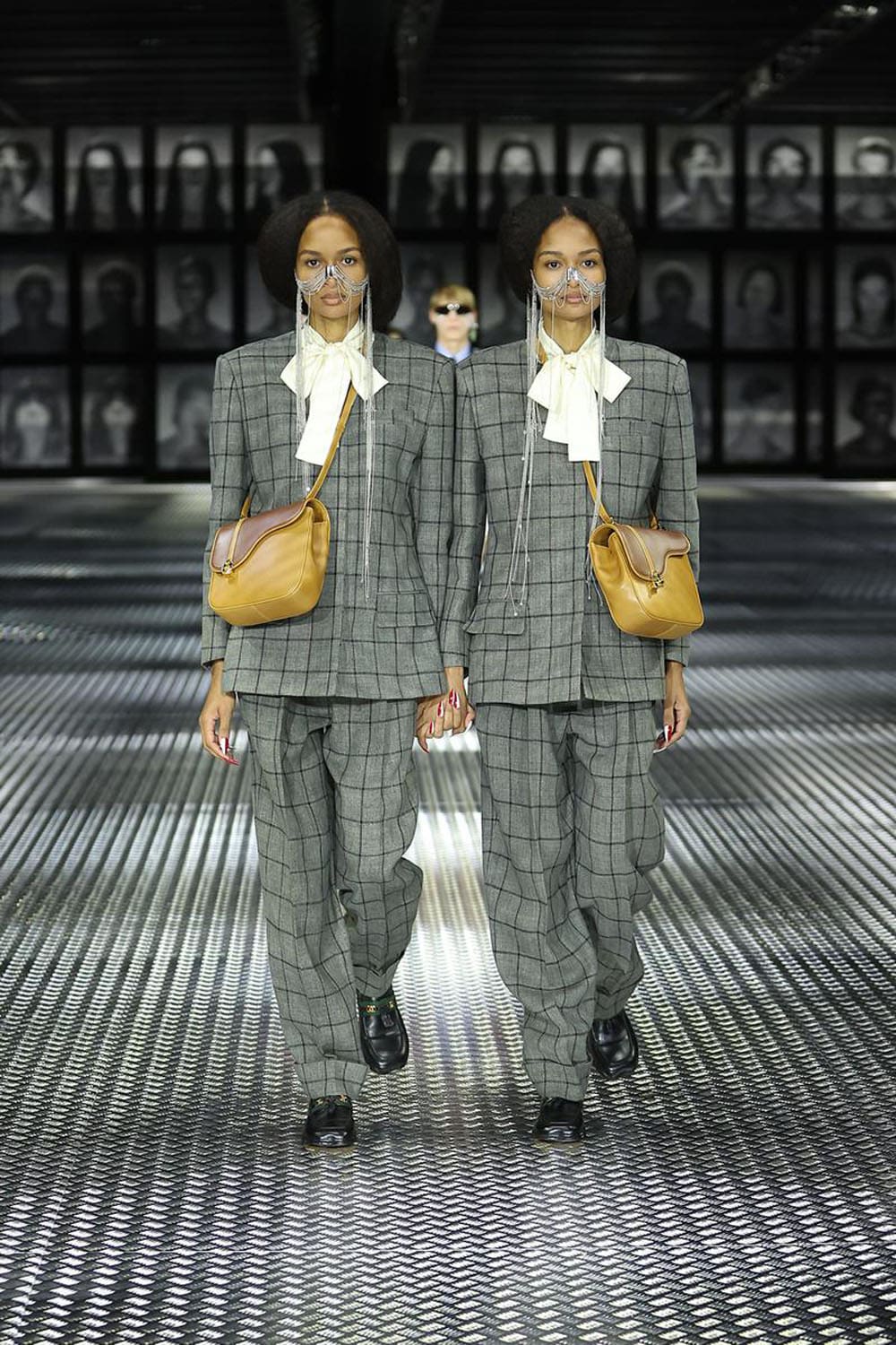 Gucci Primavera Verão 2023 Twinsburg Runway revista
