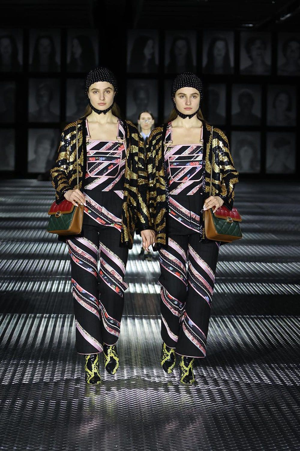 Gucci Primavera Verão 2023 Twinsburg Runway revista