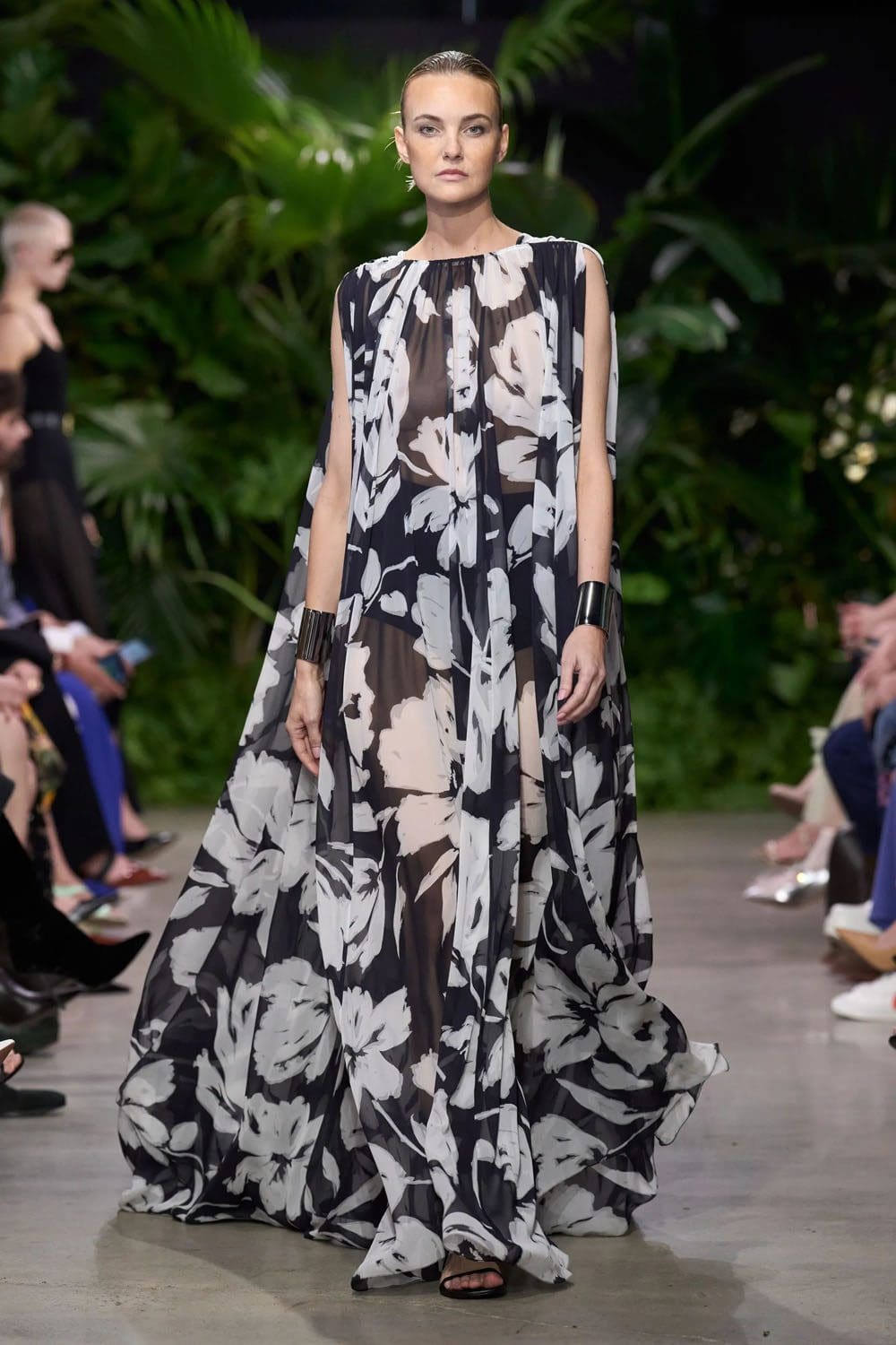 Michael Kors Frühling Sommer 2023 Berlin Runway Magazin