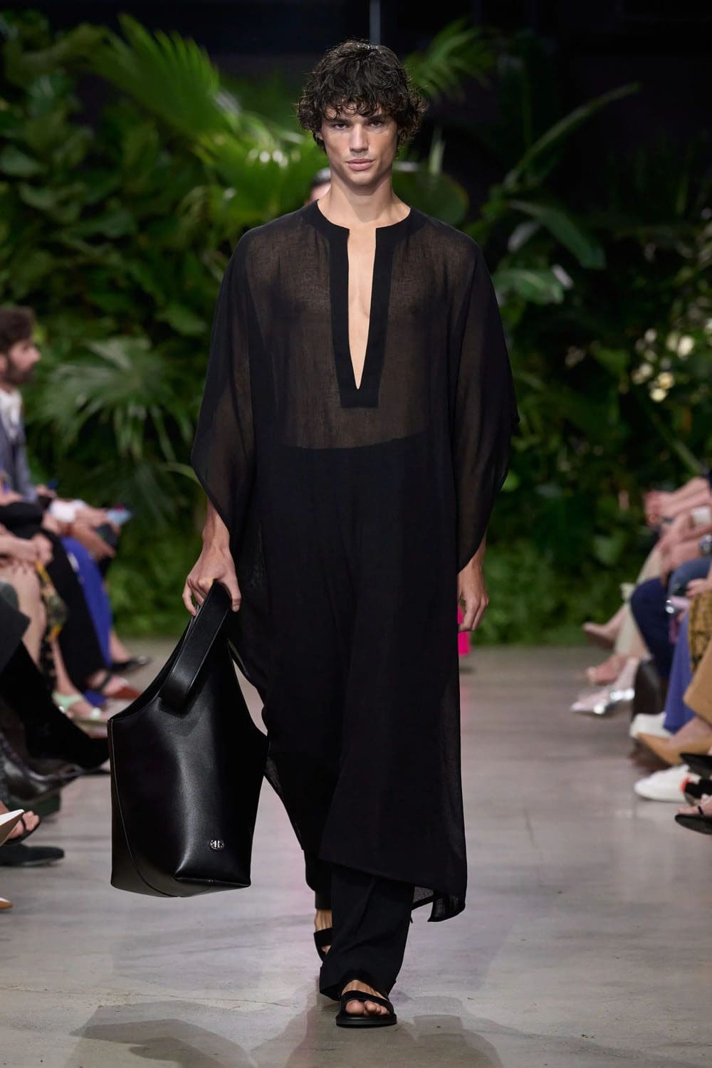 Michael Kors Frühling Sommer 2023 Berlin Runway Magazin