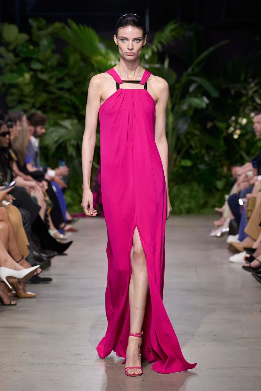 Michael Kors Frühling Sommer 2023 Berlin Runway Magazin