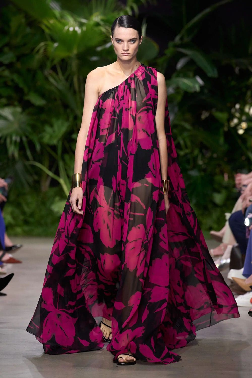 Michael Kors Frühling Sommer 2023 Berlin Runway Magazin