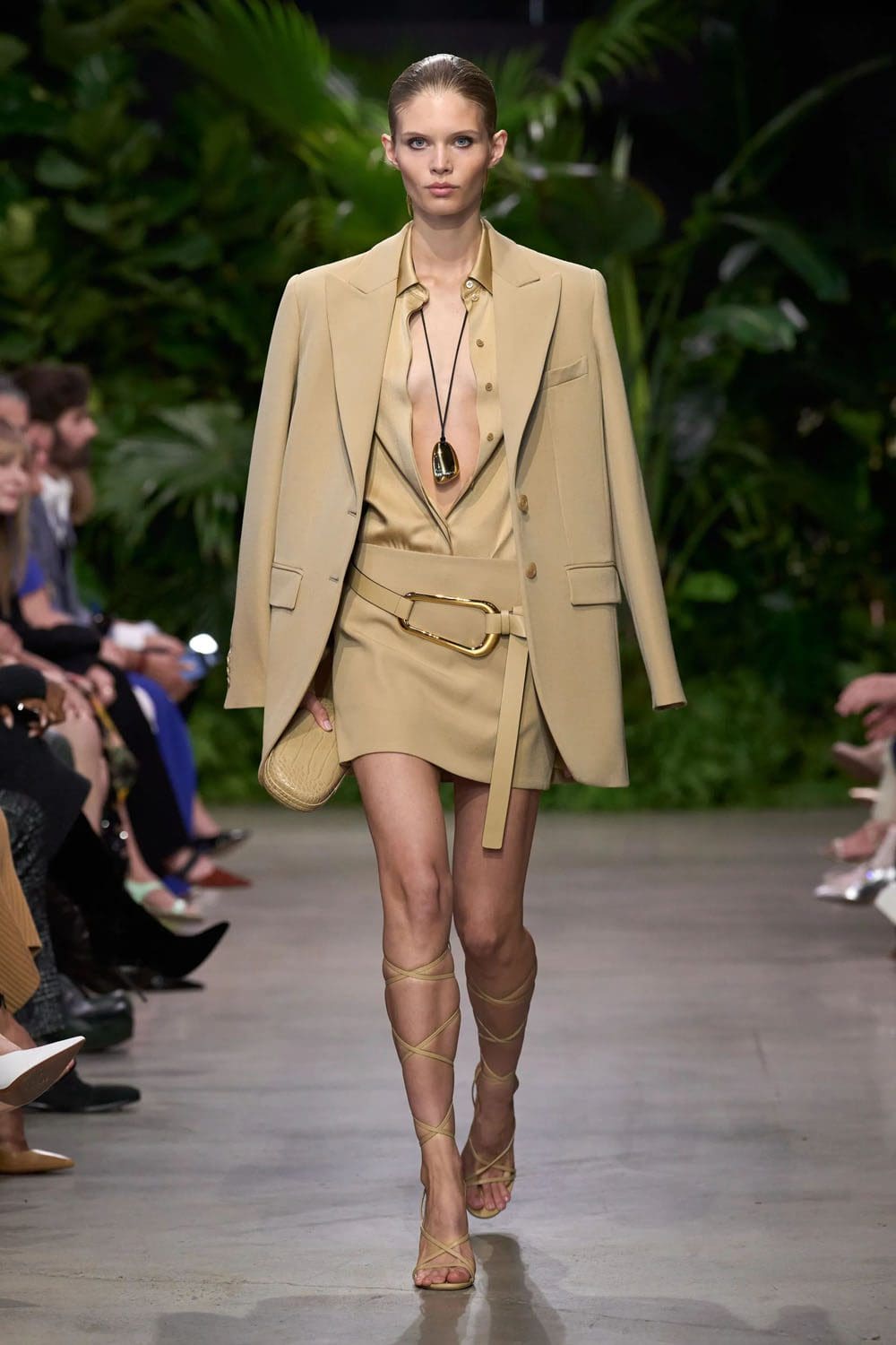 Michael Kors Frühling Sommer 2023 Berlin Runway Magazin