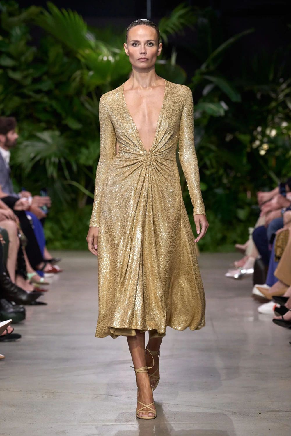 Michael Kors Frühling Sommer 2023 Berlin Runway Magazin