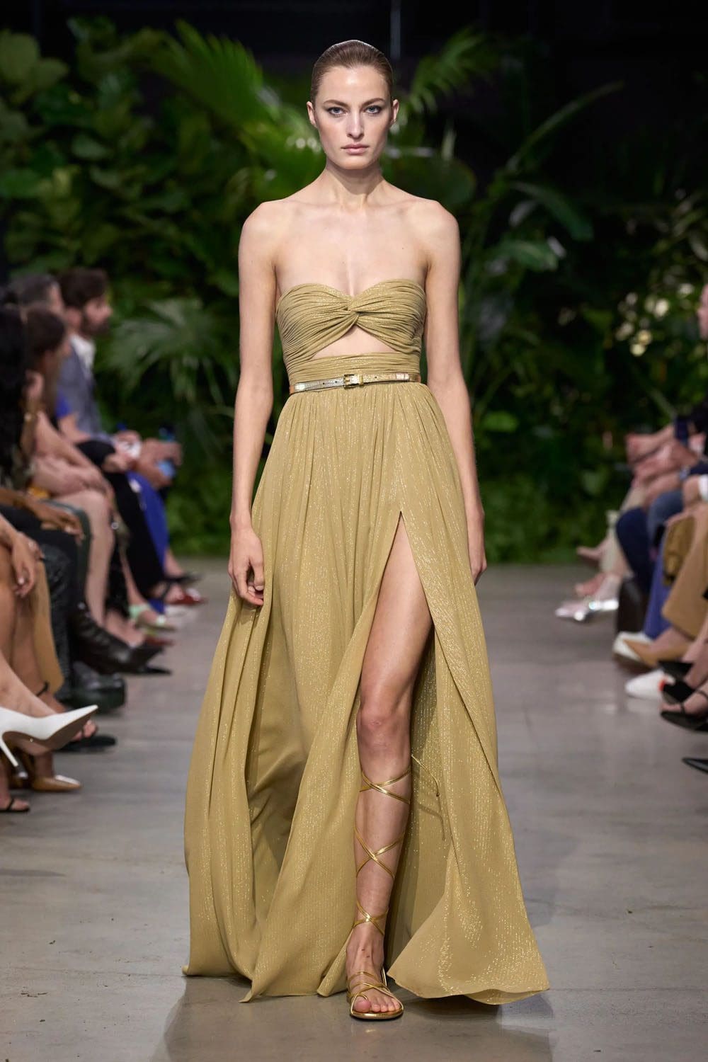 Michael Kors Frühling Sommer 2023 Berlin Runway Magazin