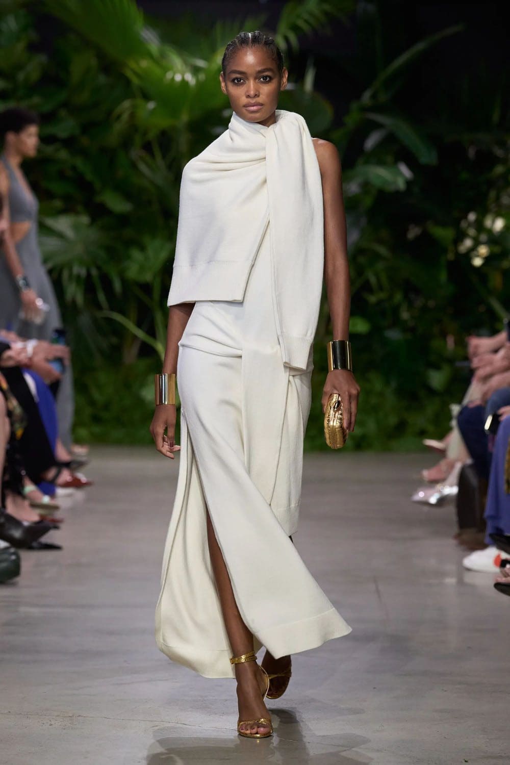 Michael Kors Frühling Sommer 2023 Berlin Runway Magazin