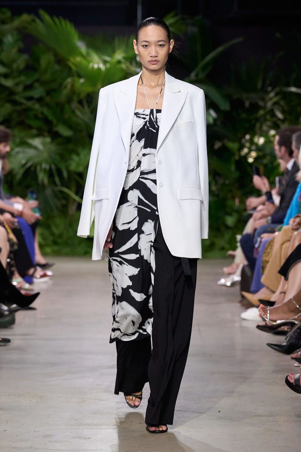 Michael Kors Frühling Sommer 2023 Berlin Runway Magazin