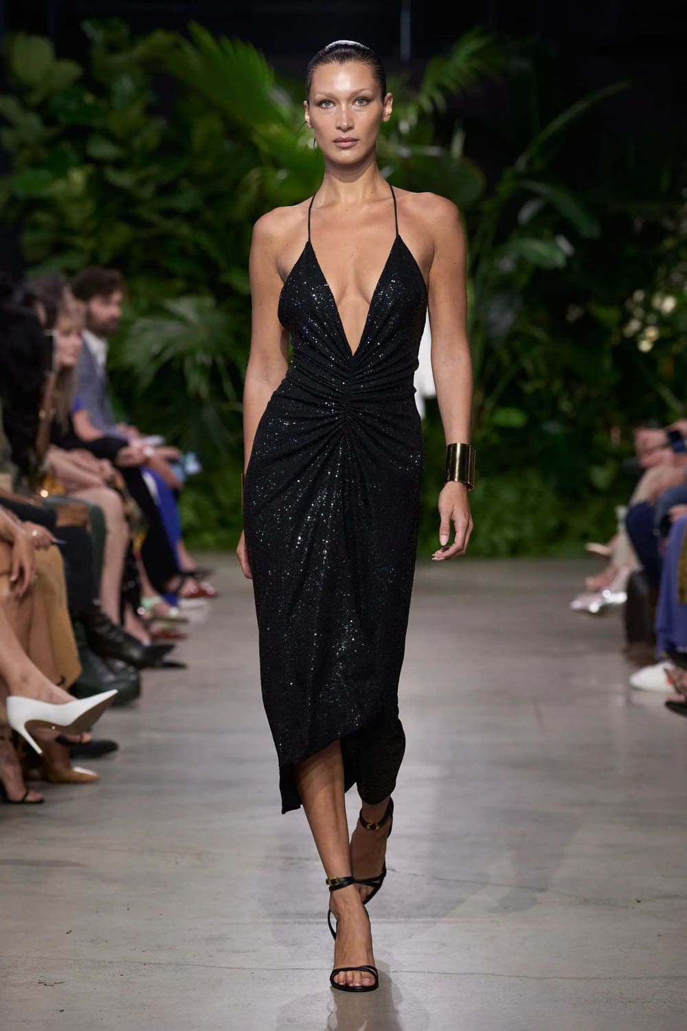 Michael Kors Frühling Sommer 2023 Berlin Runway Magazin