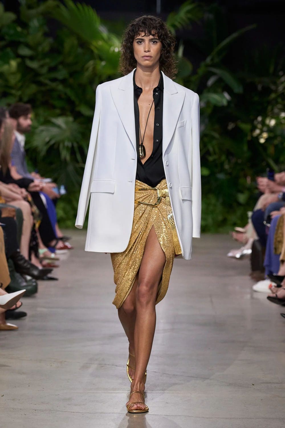 Michael Kors Frühling Sommer 2023 Berlin Runway Magazin