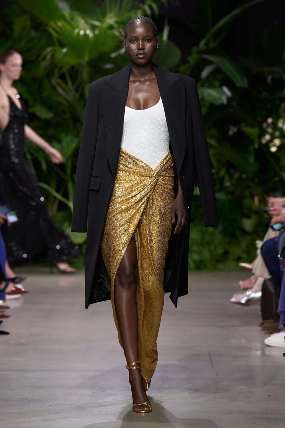 Michael Kors Frühling Sommer 2023 Berlin Runway Magazin