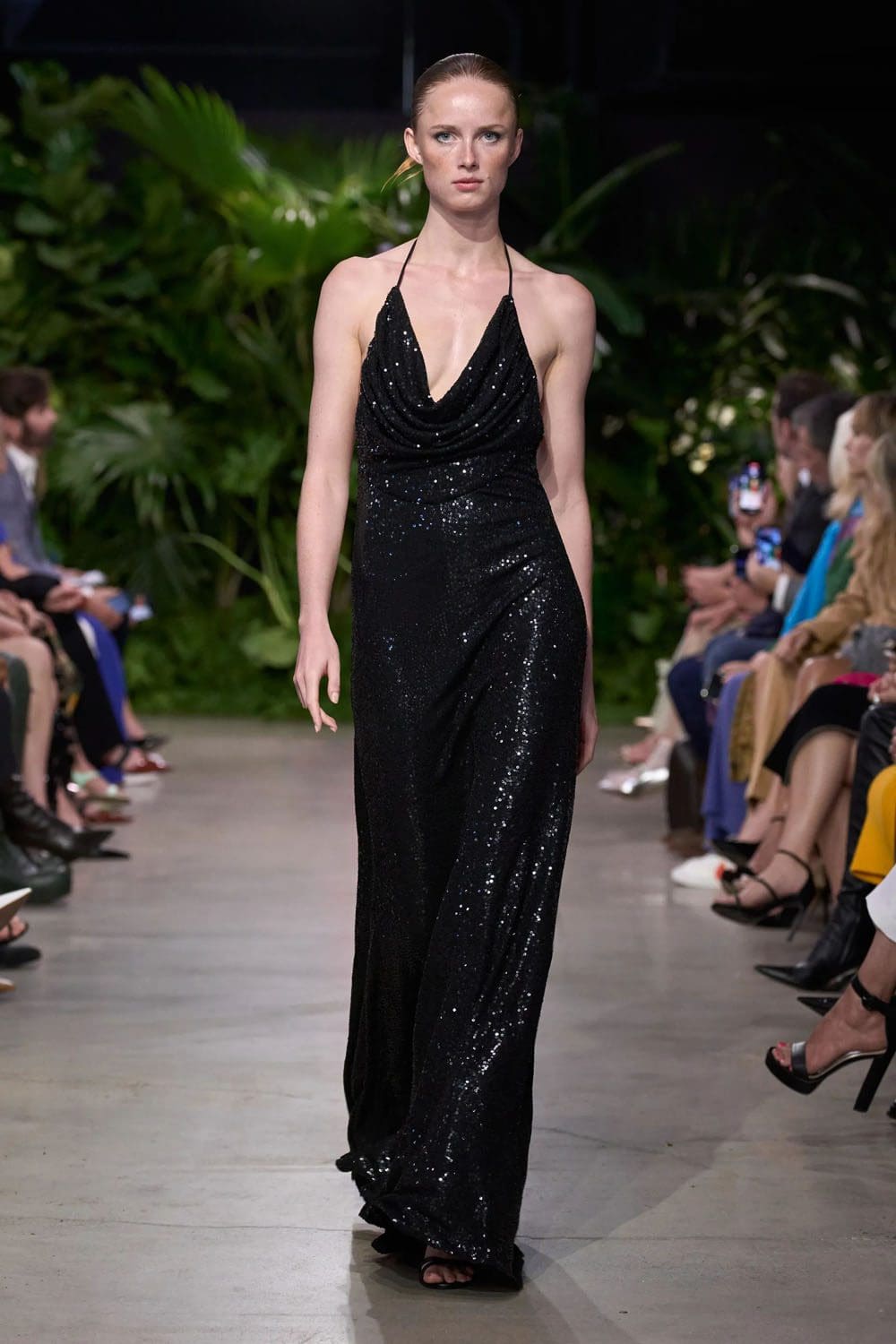 Michael Kors Frühling Sommer 2023 Berlin Runway Magazin
