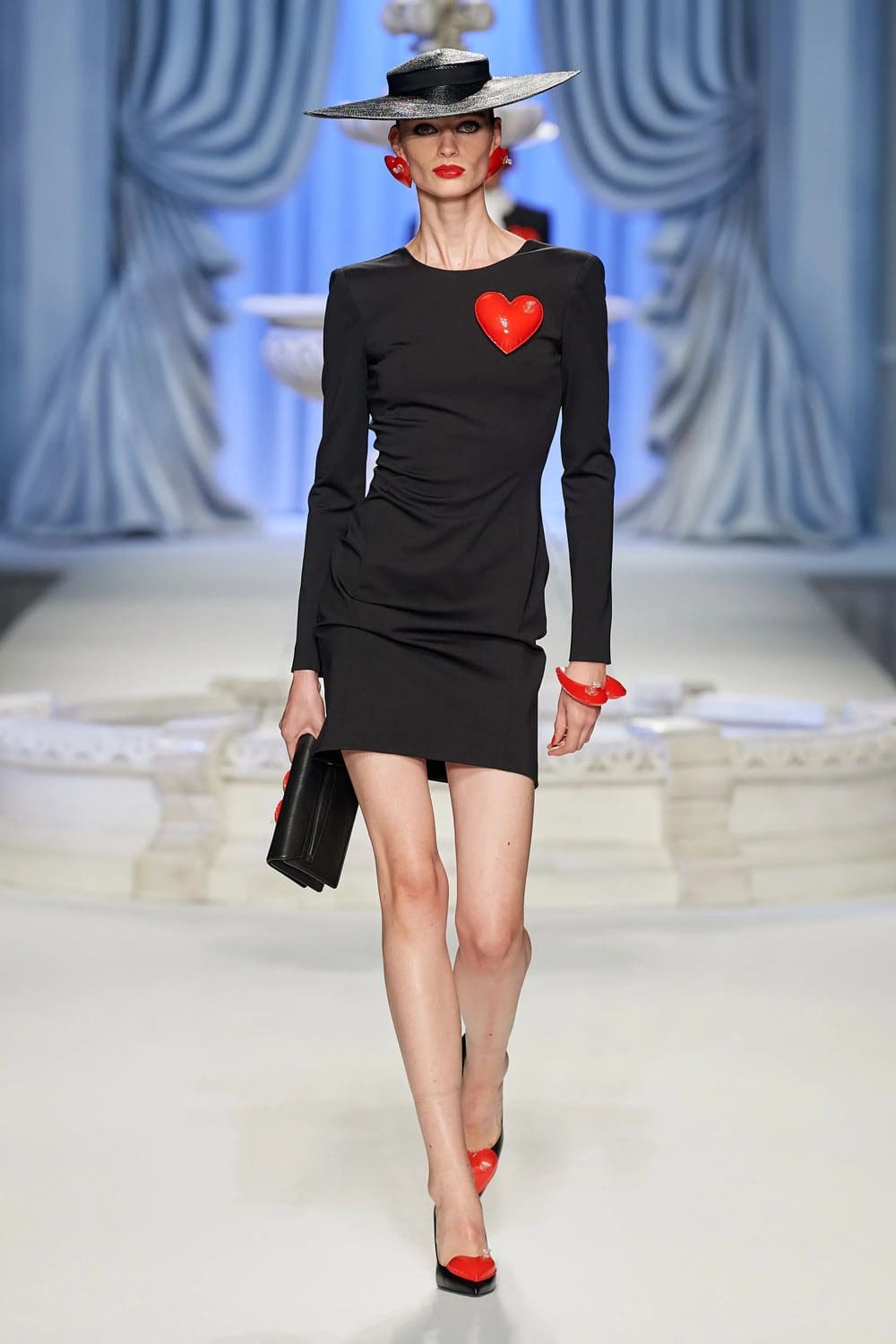 Moschino Primavera Verão 2023 Runway revista