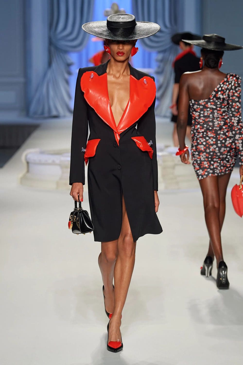 Moschino Primavera Verão 2023 Runway revista