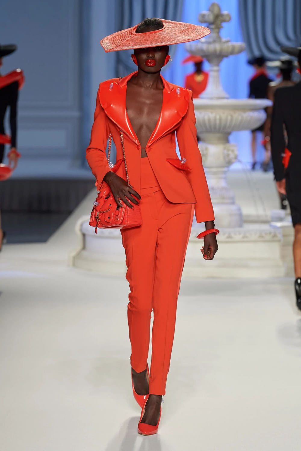Moschino Primavera Verão 2023 Runway revista
