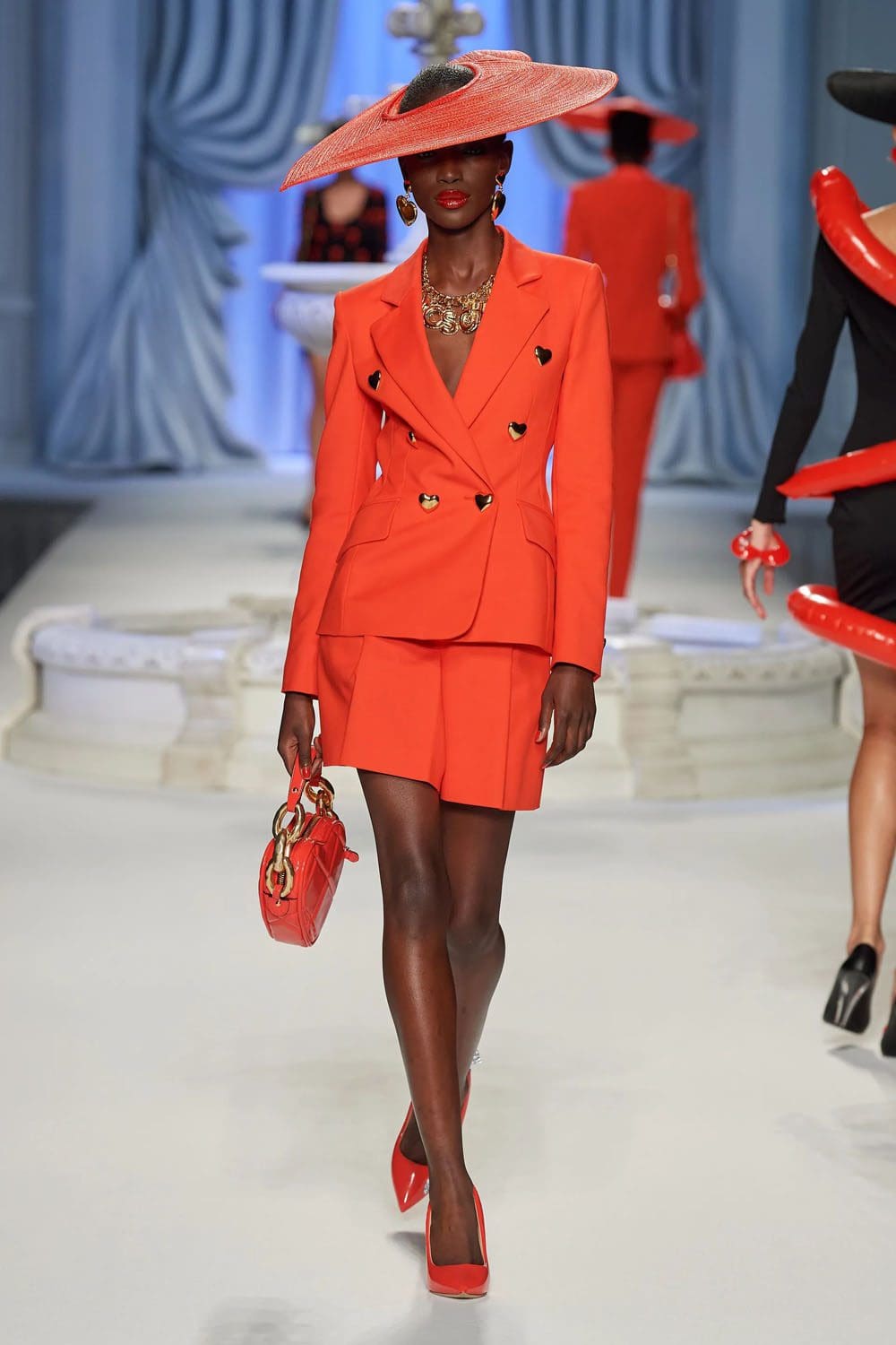 Moschino Primavera Verão 2023 Runway revista