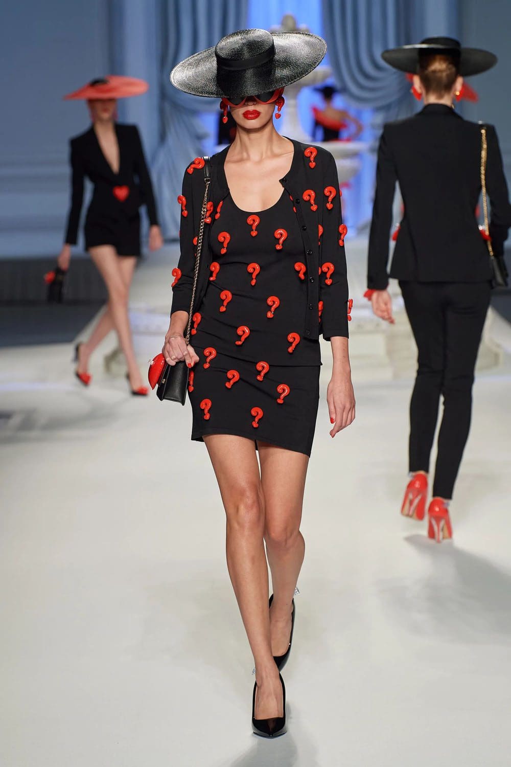 Moschino Primavera Verão 2023 Runway revista