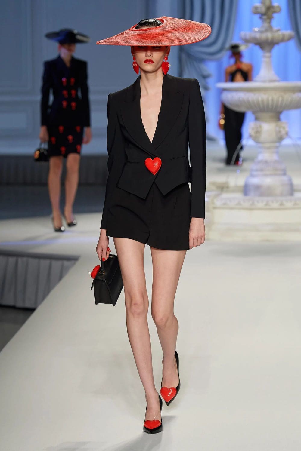Moschino Primavera Verão 2023 Runway revista