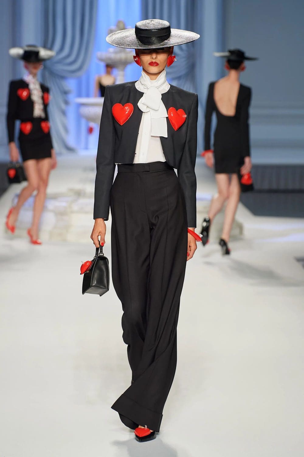 Moschino Primavera Verão 2023 Runway revista