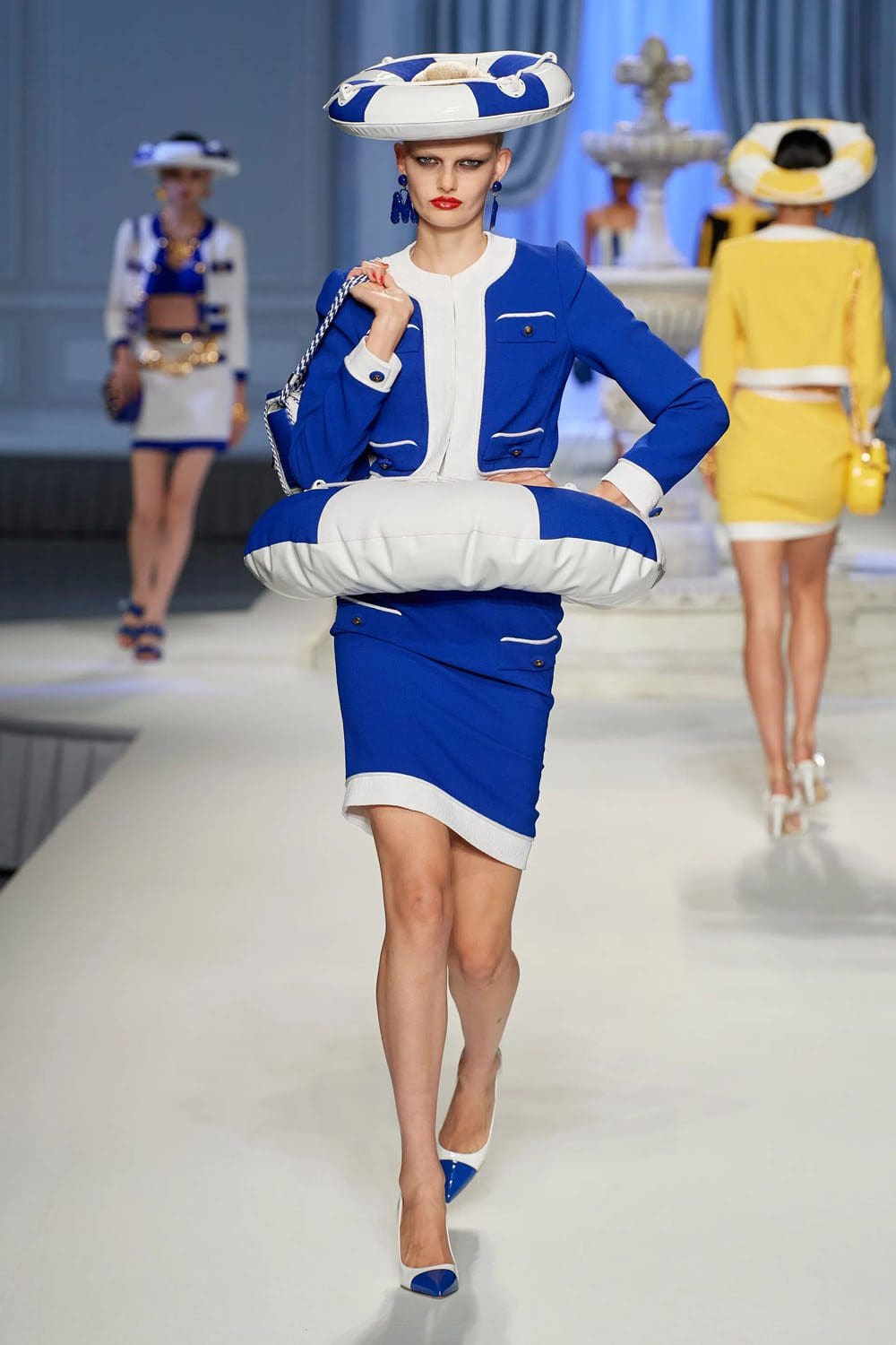 Moschino Primavera Verão 2023 Runway revista