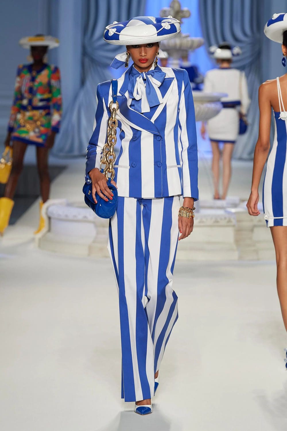 Moschino Primavera Verão 2023 Runway revista