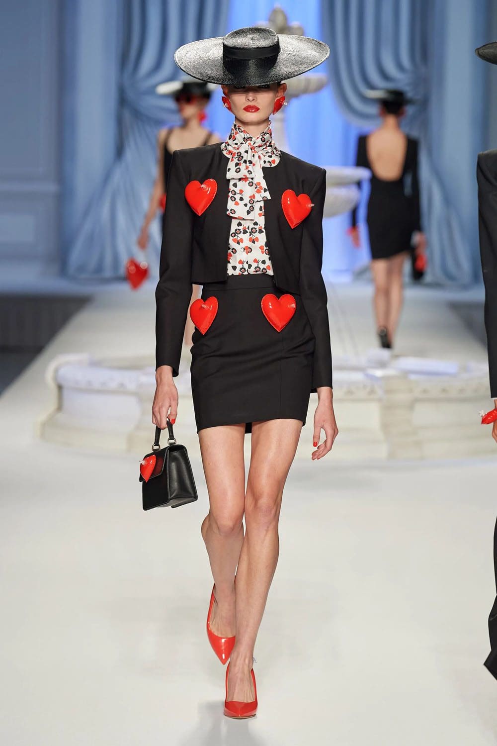 Moschino Primavera Verão 2023 Runway revista