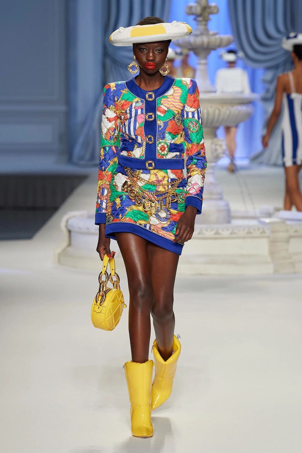 Moschino Primavera Verão 2023 Runway revista