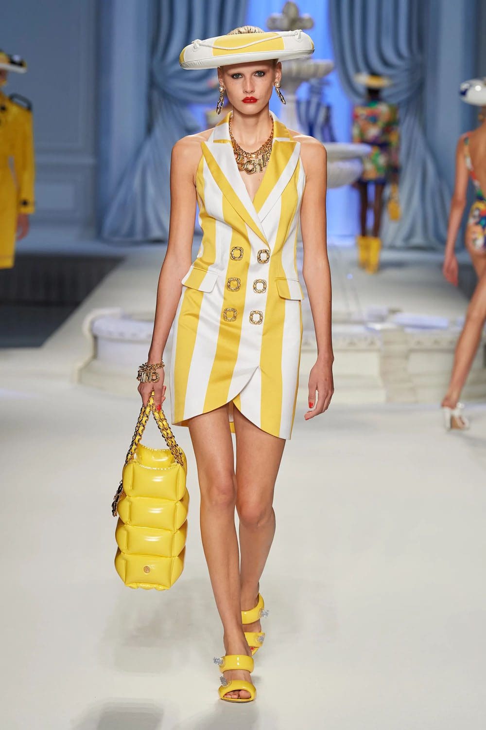 Moschino Primavera Verão 2023 Runway revista
