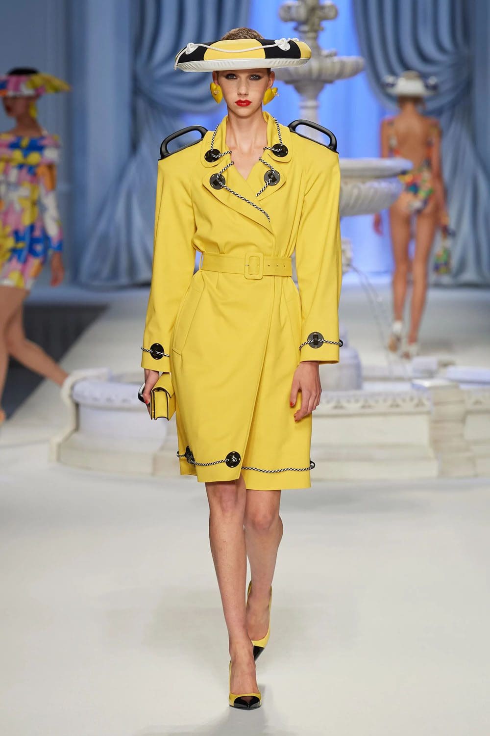 Moschino Primavera Verão 2023 Runway revista