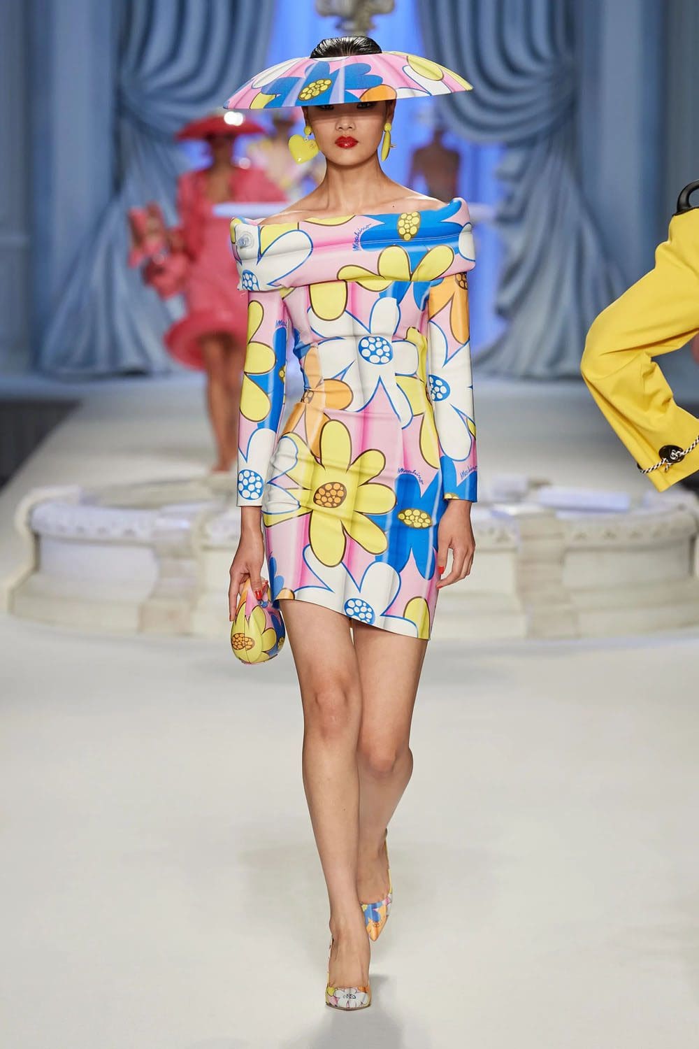 Moschino Primavera Verão 2023 Runway revista