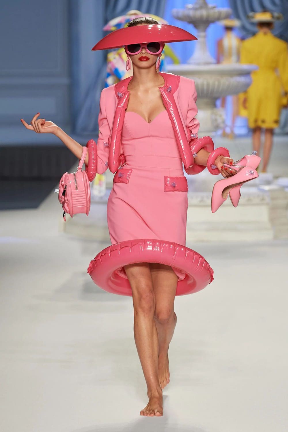 Moschino Primavera Verão 2023 Runway revista