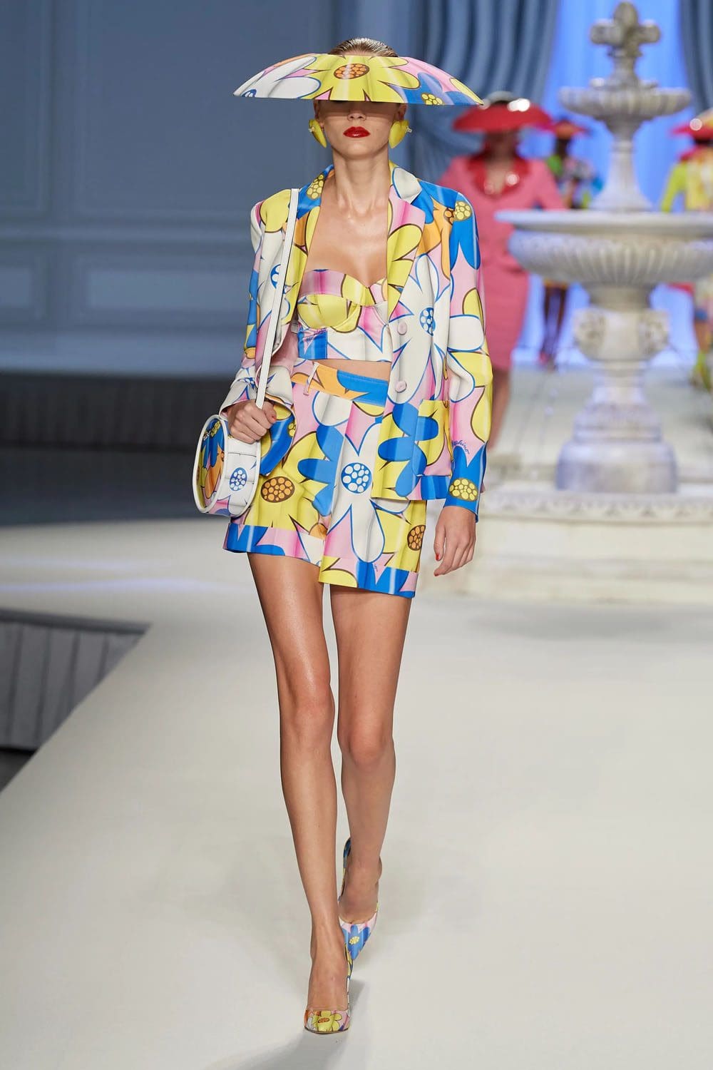 Moschino Primavera Verão 2023 Runway revista