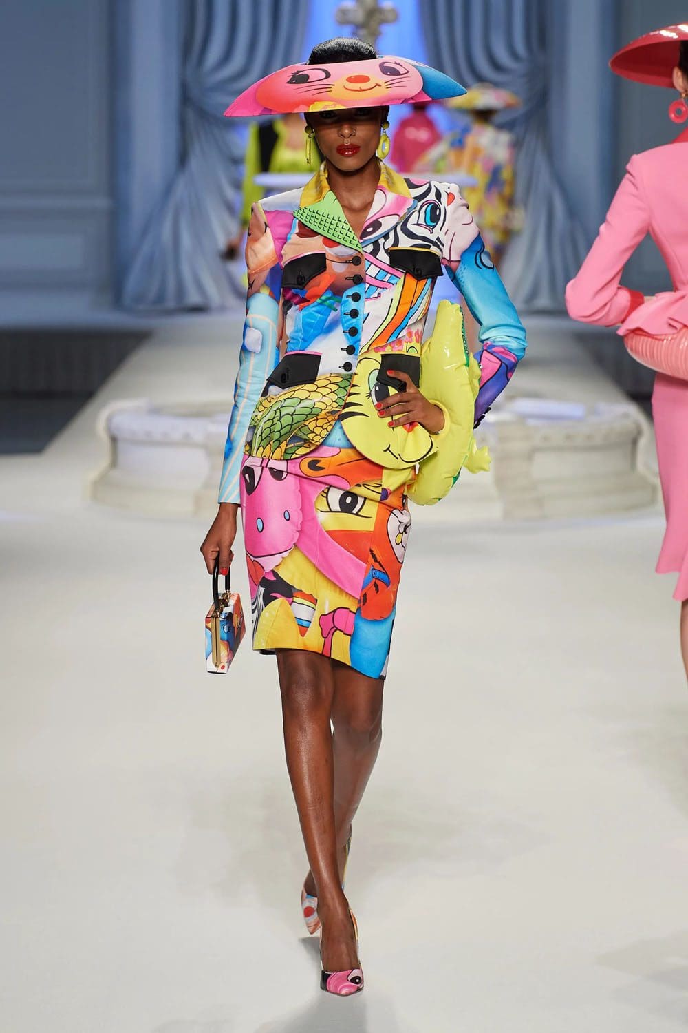 Moschino Primavera Verão 2023 Runway revista
