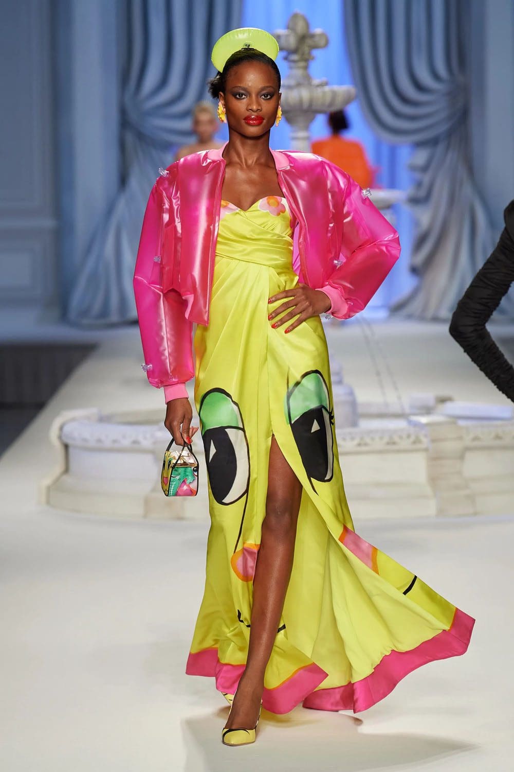 Moschino Primavera Verão 2023 Runway revista