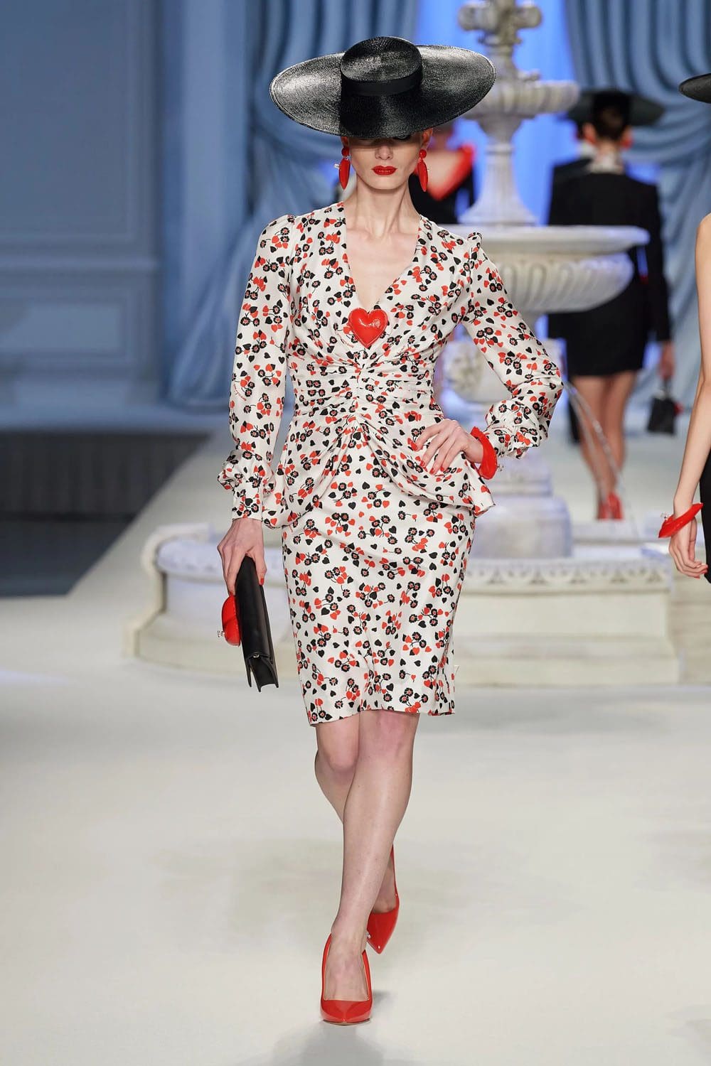 Moschino Primavera Verão 2023 Runway revista