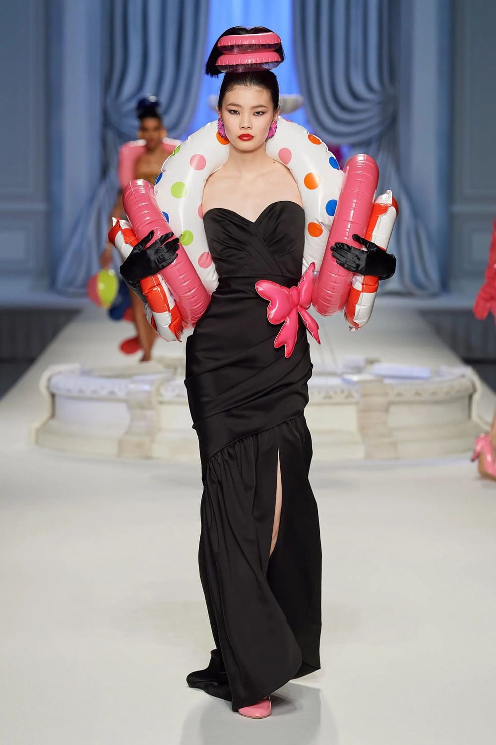 Moschino Primavera Verão 2023 Runway revista