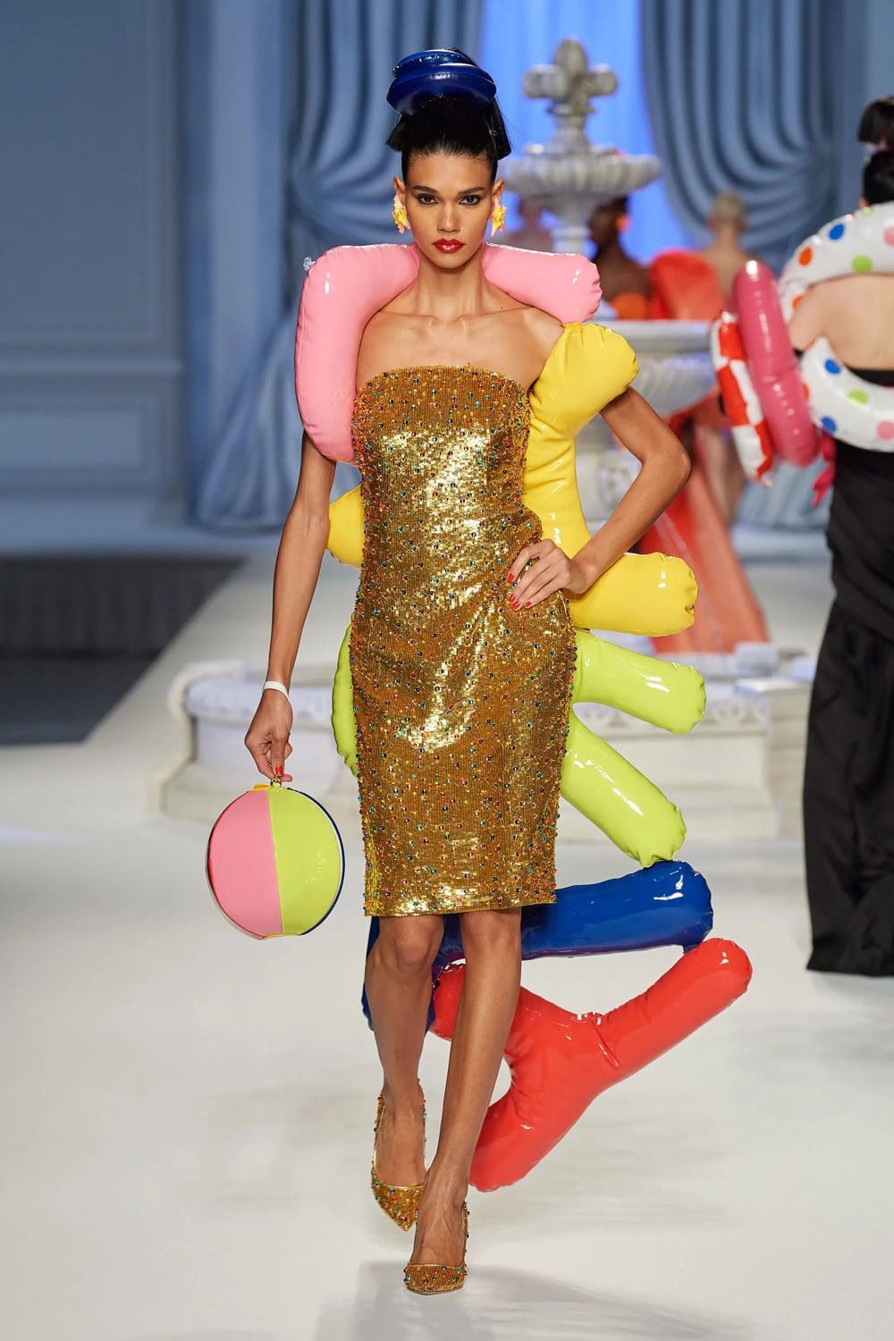 Moschino Primavera Verão 2023 Runway revista