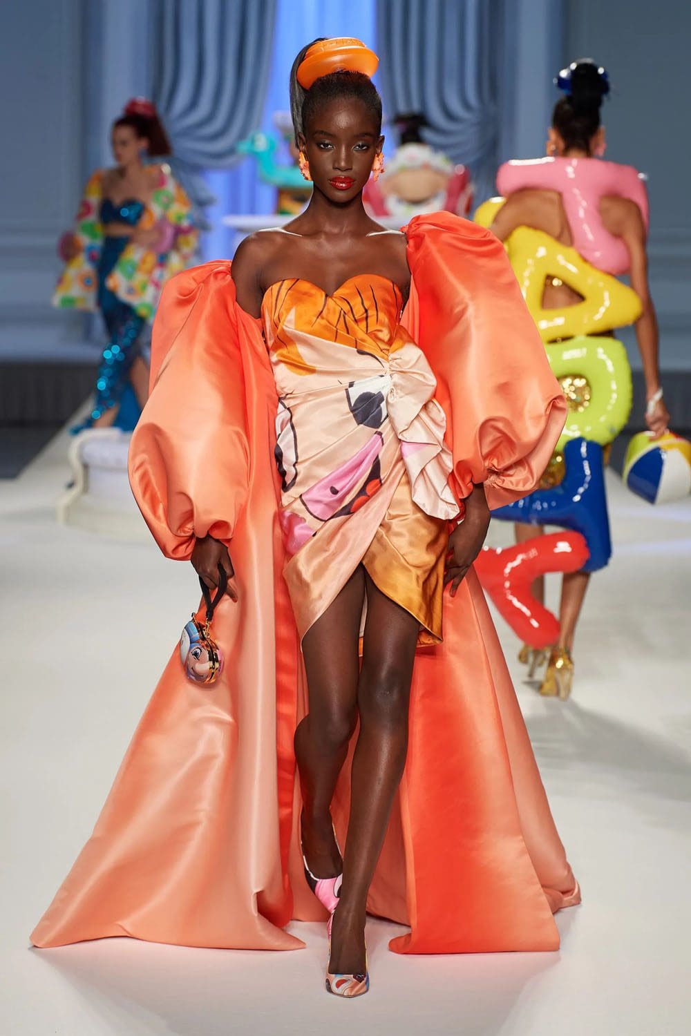 Moschino Primavera Verão 2023 Runway revista
