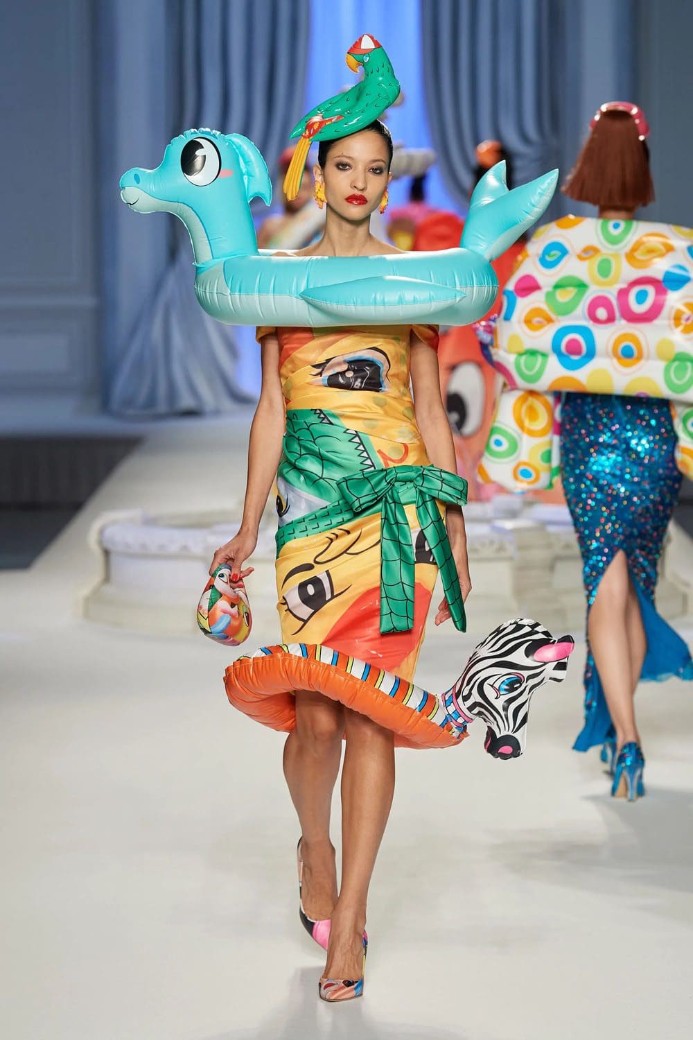 Moschino Primavera Verão 2023 Runway revista