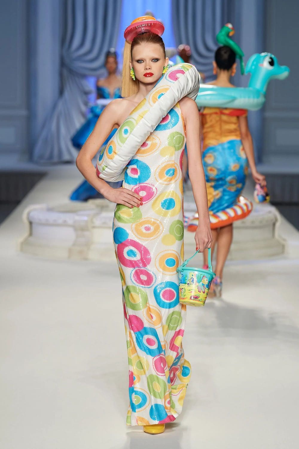 Moschino Primavera Verão 2023 Runway revista