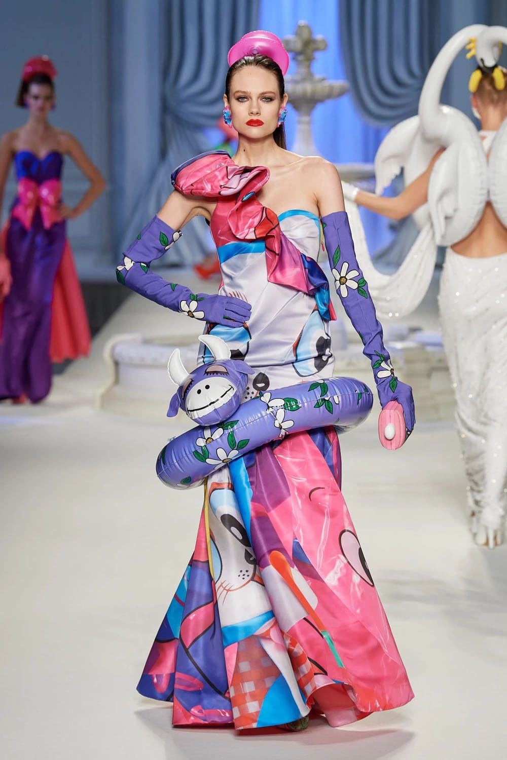Moschino Primavera Verão 2023 Runway revista