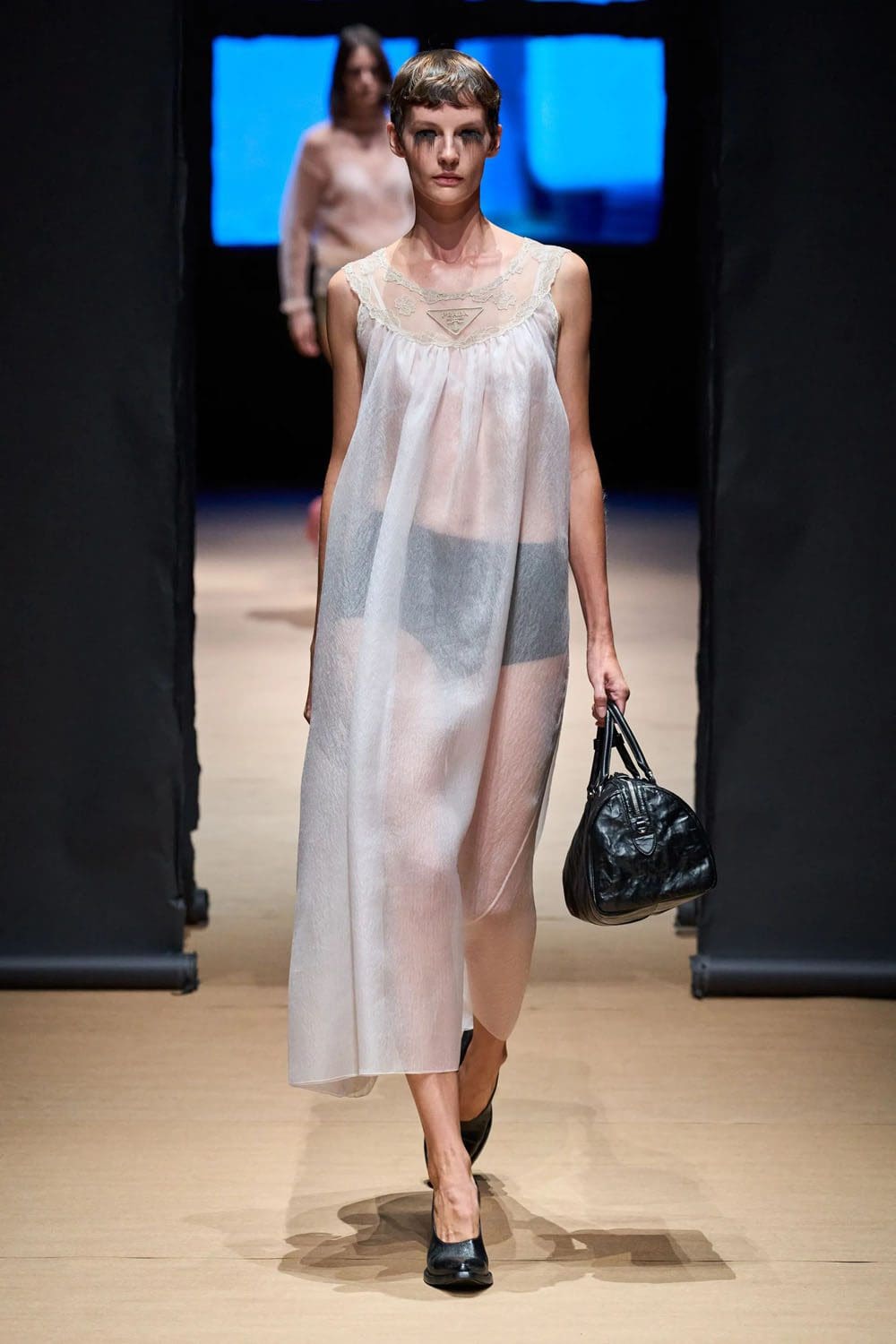 Prada Primavera Verão 2023 Milan Runway revista