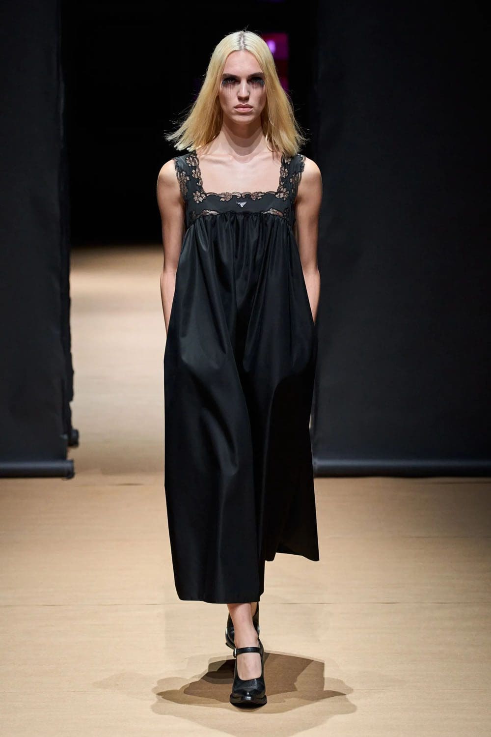 Prada Primavera Verão 2023 Milan Runway revista