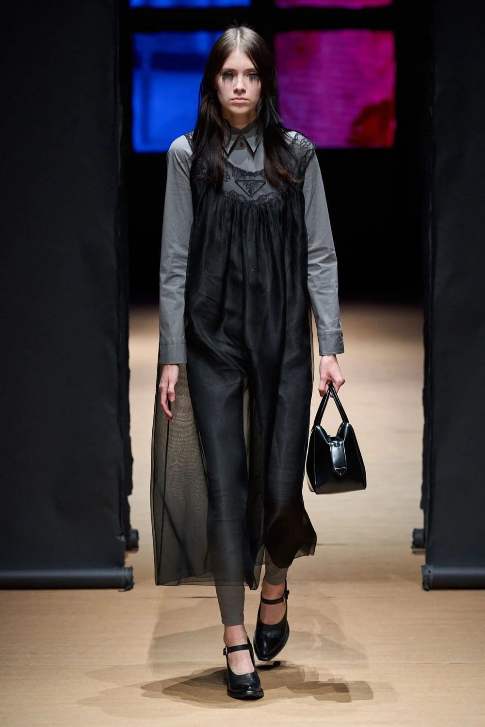 Prada Primavera Verão 2023 Milan Runway revista