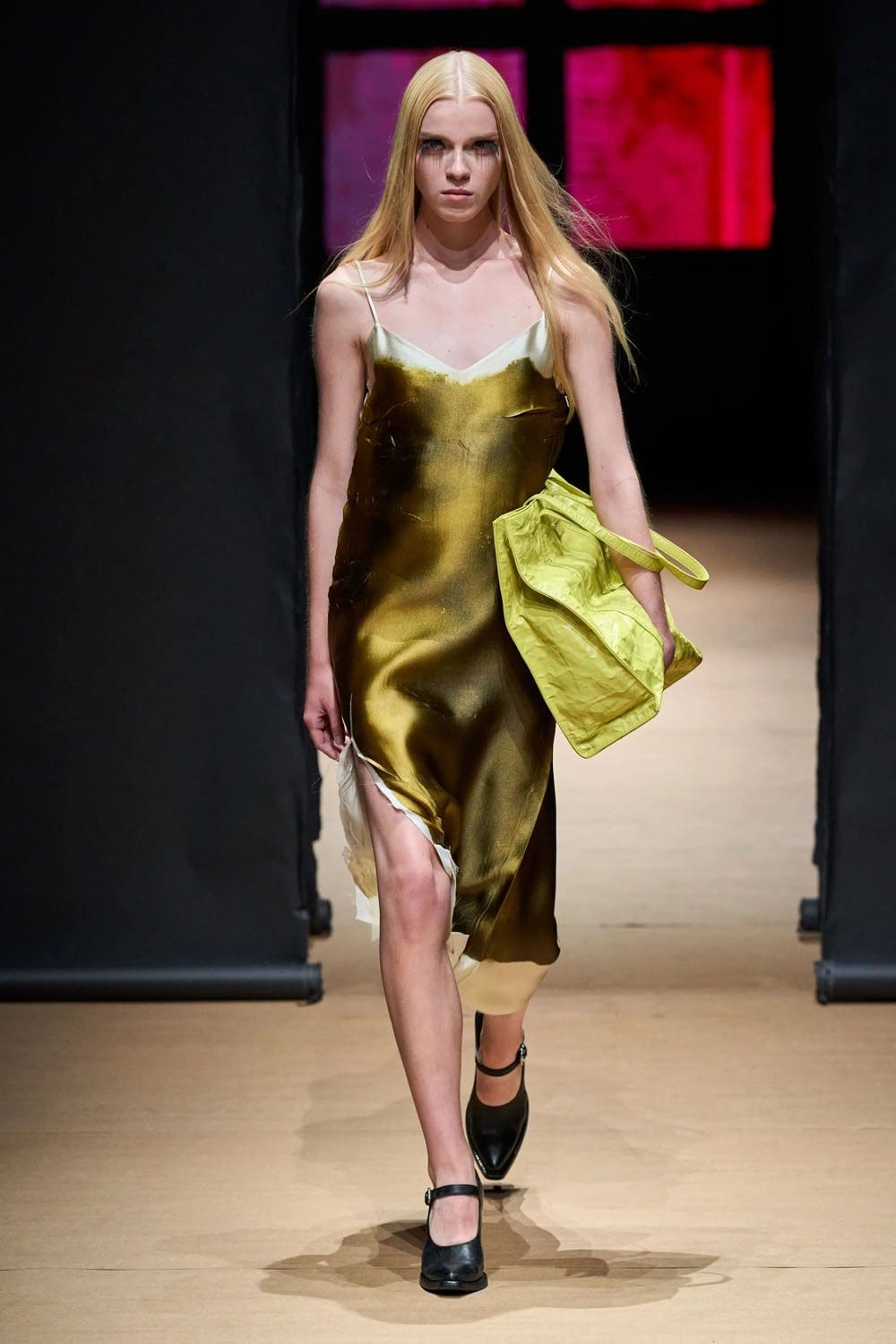 Prada Primavera Verão 2023 Milan Runway revista
