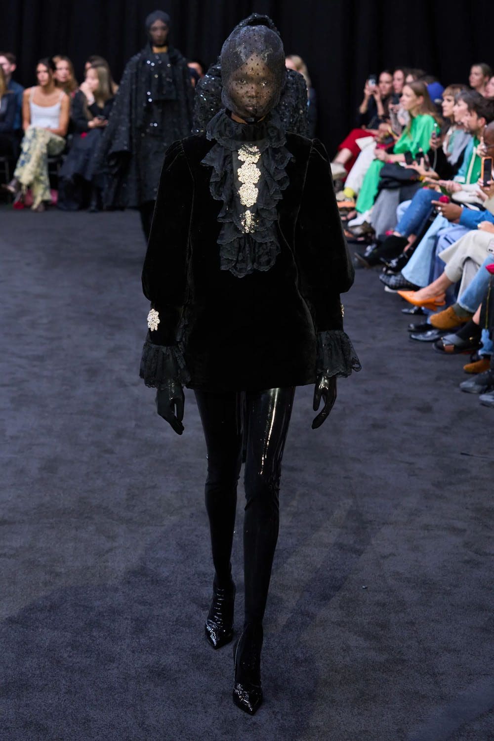 Richard Quinn Primavera Estate 2023 Londra Runway Magazine