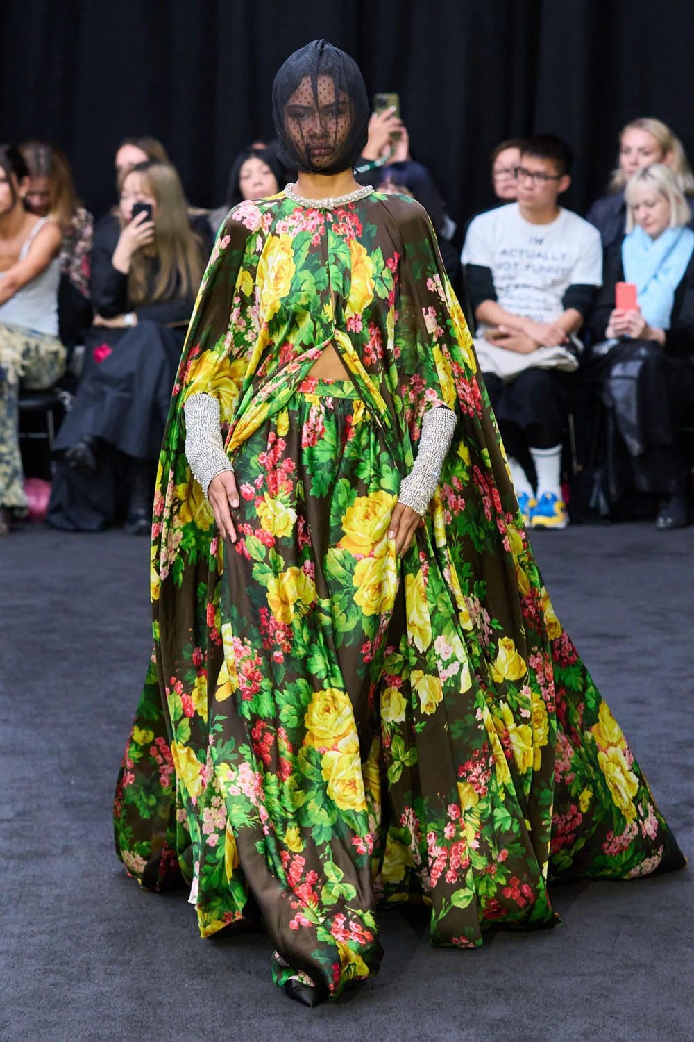 Richard Quinn Primavera Estate 2023 Londra Runway Magazine