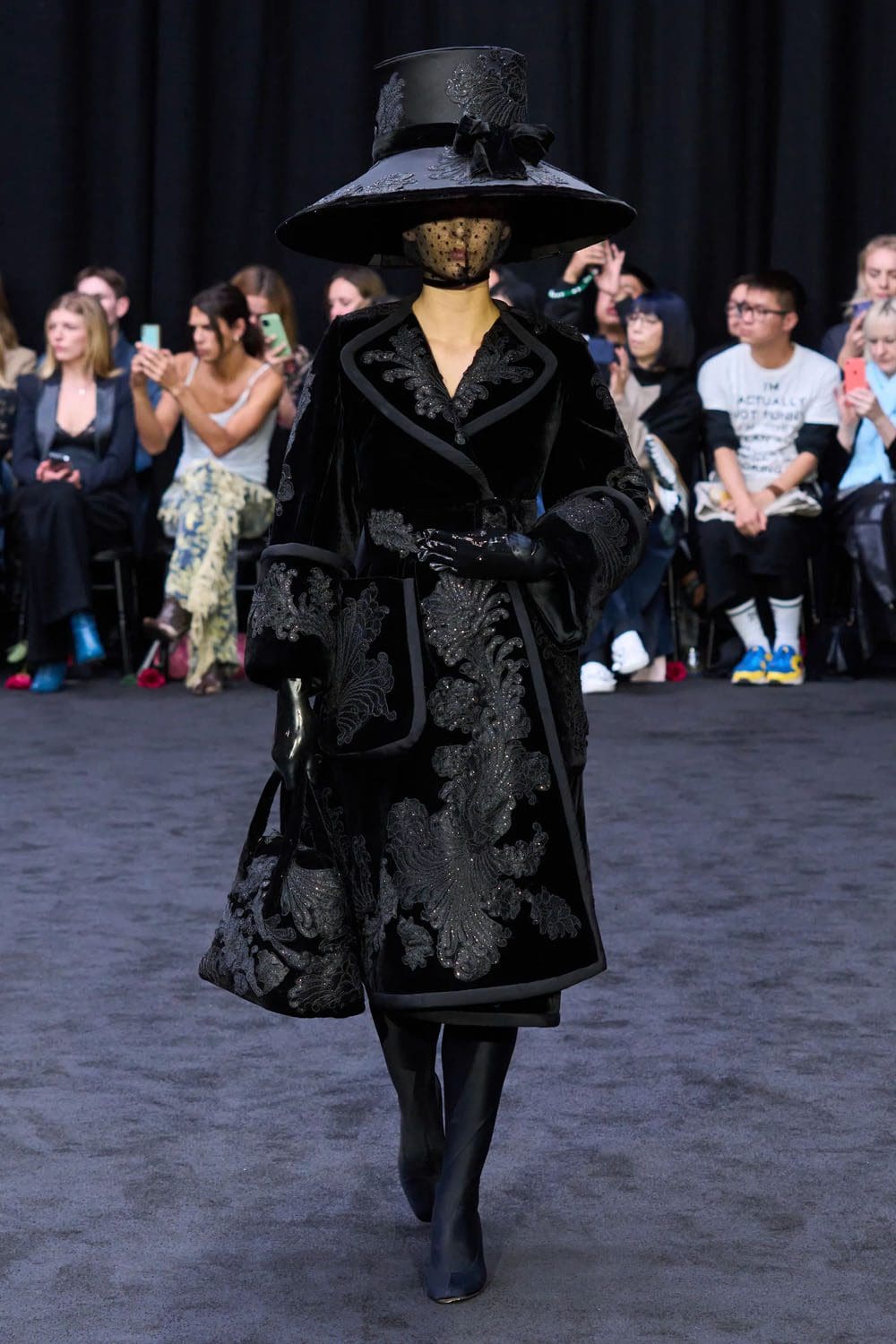 Richard Quinn Primavera Estate 2023 Londra Runway Magazine