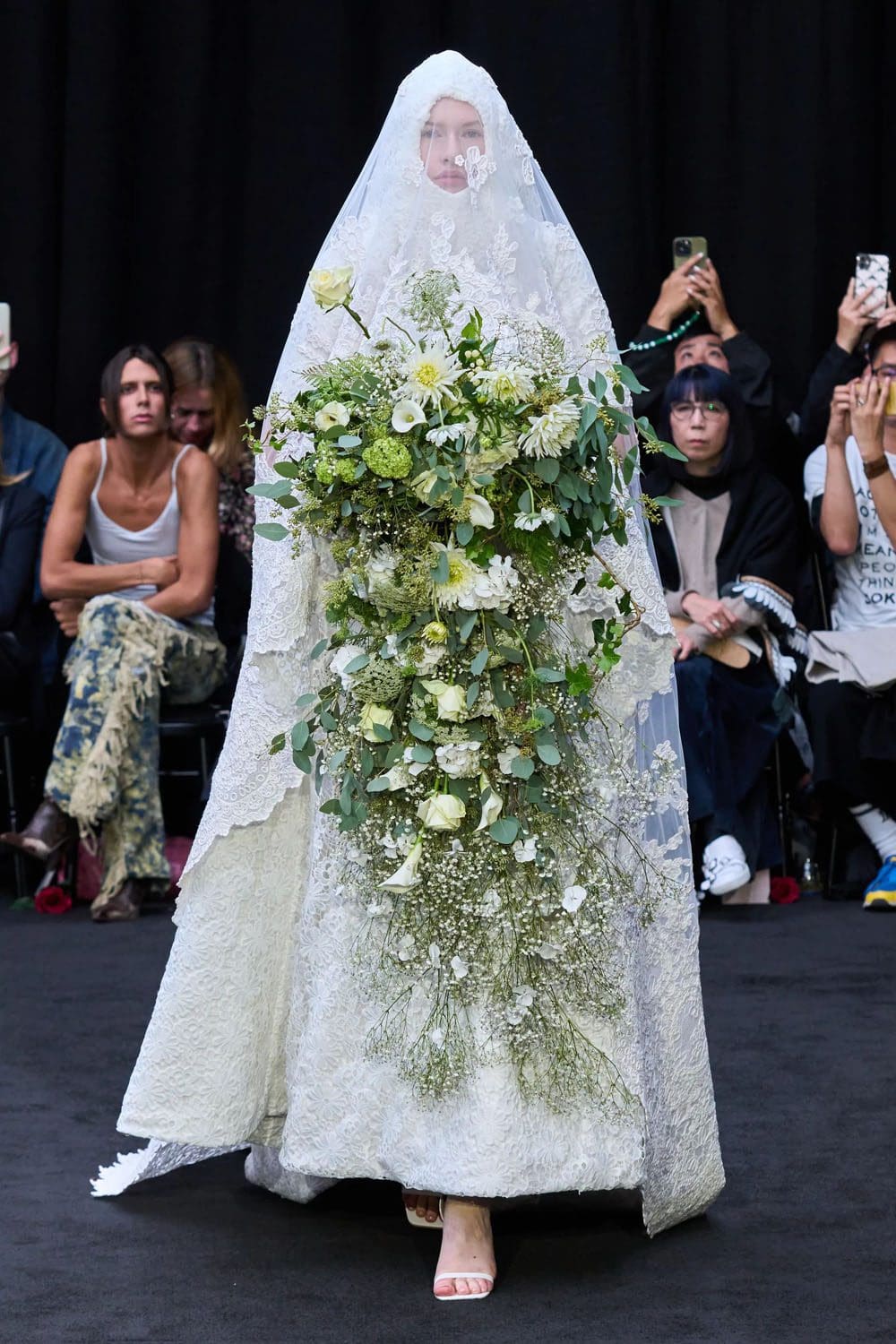 Richard Quinn Primavera Estate 2023 Londra Runway Magazine