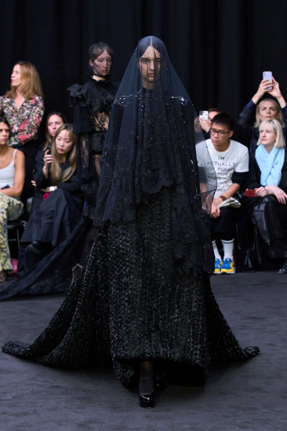 Richard Quinn Primavera Estate 2023 Londra Runway Magazine